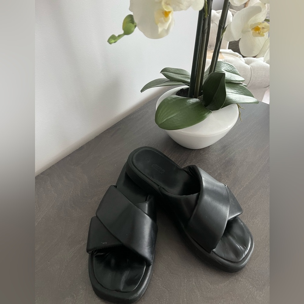 Ardene black slippers